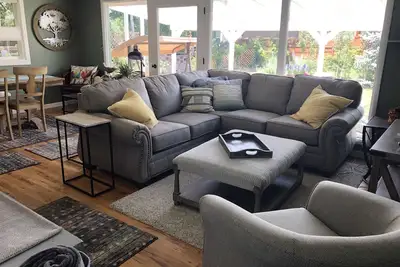 Image de Nouvelle Liste Charmante maison, à pied jusqu'au centre-ville, sentier urbain, à 20 minutes de Mountain Fun!