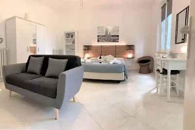 Image de Mini Apt confortable avec jardin -2 km du centre - hors Ztl - Parking gratuit