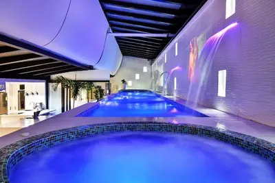 Image de Parque Lleras Luxury 6 to 8br apartment with private pool and 2 jacuzzis