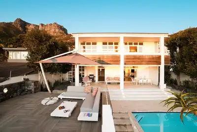 Image de 150m de la plus belle plage de Cape Town - Llandudno Beach