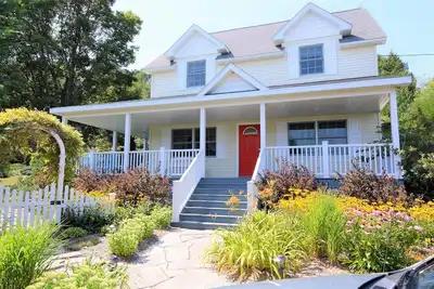 Image de Belle maison, jardin incroyable, port du centre-ville de Baileys