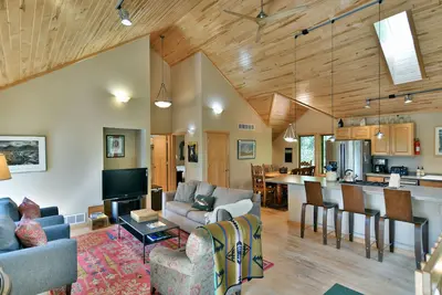 Image de Northwoods Luxury - Lac privé, cuisine gastronomique, sauna!