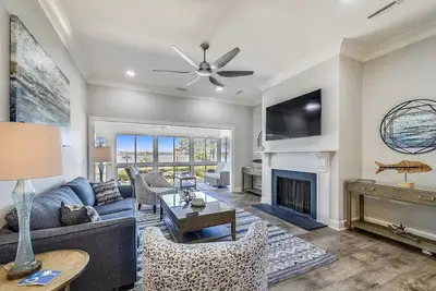 Image de 17 Lands End ~ regarder les dauphins depuis votre Deck en 4Br Sea Pines Condo!