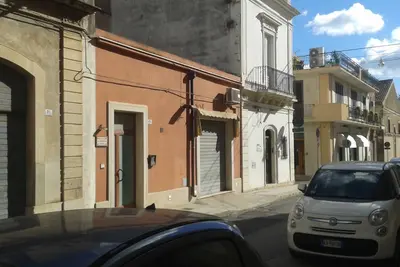 Les villes hexagonales: grenier confortable dans le centre de Avola ancien.