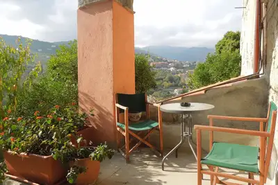 Image de Maison de 35 m², avec jardin, piscine, climat, à quelques km de la mer et de la montagne.