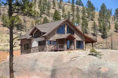 Image de Maison de montagne isolée sur 40 acres avec des vues spectaculaires!