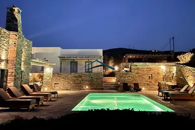 Image de Luxueuse villa au bord de l'eau avec piscine et accès direct à la mer