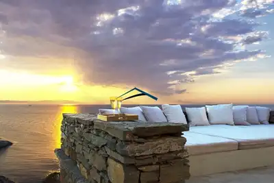 Image de Luxueuse villa près de Vourkari, proche de la mer et avec une vue mer imprenable.