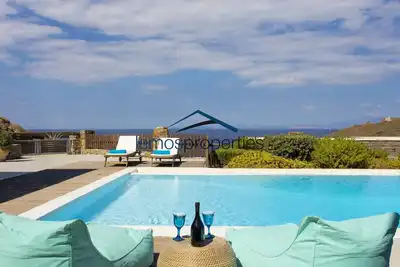 Image de 175sq mètres villa en pierre avec piscine et vue sur la mer à louer