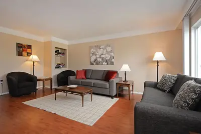 Image de Cozy Quiet Upper Suite Entièrement meublé et utilitaires, 2 chambres, pour 3 couples