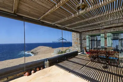 Image de Magnifique villa au bord de l'eau avec une vue mer panoramique