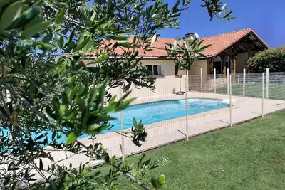 Image de Propriete De Caractere- Piscine Jacuzzi - Entre océan & int. des terres