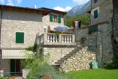 Image de Appartement n. 3 au deuxième étage de la maison Margherita, avec vue sur le lac