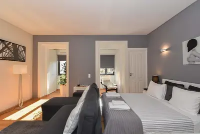 Image de Appartement Almada Deluxe \nUne Chambre pour 2 et Un canapé lit pour 2 personnes