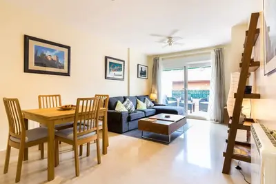 Image de Apto Paseo del SalĂłn. Penthouse central avec une grande terrasse.
