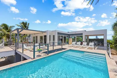 Image de Villa spacieuse pour 8 personnes / le prix comprend tous les frais