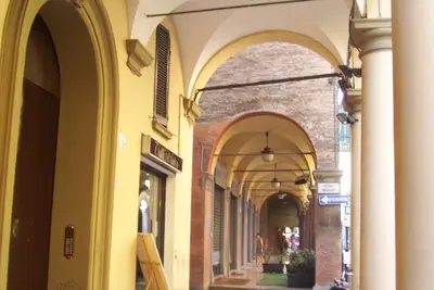 Image de Historic Centre 2torri + confortable + Familiale + WiFi