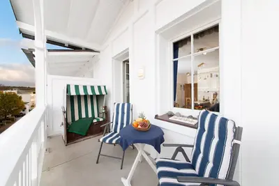 Image de Plage exclusive près de 2-Zi. -Strandapartment Avec balcon et une chaise de plage privée