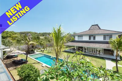 Image de Villa spacieuse de 5 chambres à coucher près de la plage de Jimbaran;