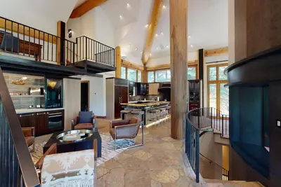 Image de Superbe Mountain Lodge 5 Bedroom Home, 12 personnes