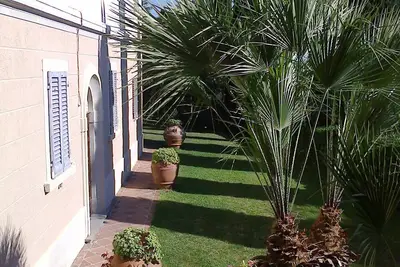 Image de DÉPENDANCES De La Villa Ghezzi - Premier étage - Appartement de trois pièces