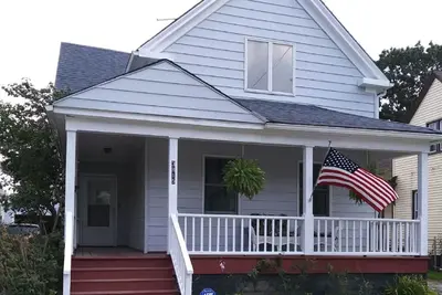 Image de Bungalow confortable - 5 min du centre-ville / MetroHealth