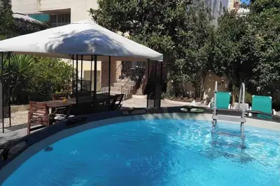 Image de Grace Palace avec jardin de la piscine privée