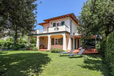 Image de Villa De Luxe Versilia, 4 Chambres Et 5 Salles De Bains, Jardin, Climatisation Wifi