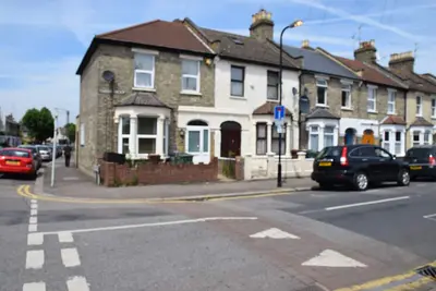 Image de 4/5 Bedrooms house, 2 Bathrooms, Sleeps11, 10 min. tube station