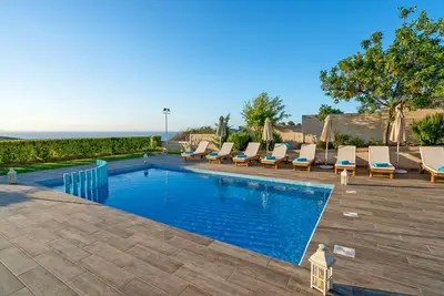 Image de Uphill Villa 4 Chambres avec Piscine Privée