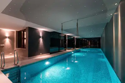 Image de Villa de vacances de luxe avec piscine intérieure de 15 mètres et sauna!
