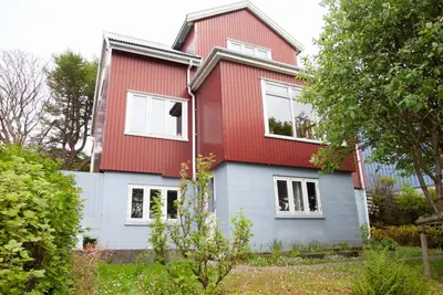 Image de 3 storey, 5 bedroom, 3 bathroom house in the center of TĂłrshavn