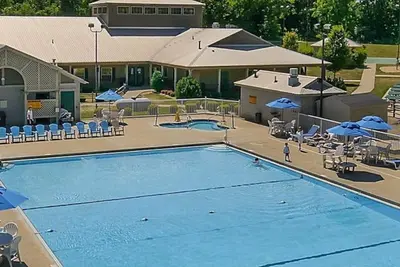 Image de Villa avec accès à des installations incroyables | Piscines, bain à remous, salle de jeux et plus encore!