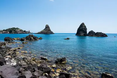 Image de maison d'eau vive au bord de la mer