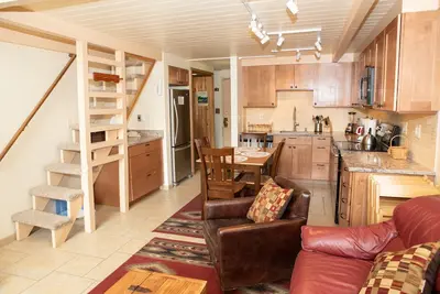 Image de Léger, lumineux, récemment rénové - À quelques pas de la navette gratuite