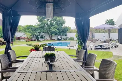 Image de Grande Maison De Luxe De 6 Chambres Avec Piscine Et Spa EXTÉRIEUR