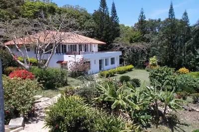 Image de Bel appartement de deux chambres avec une vue magnifique sur l'océan, entièrement équipé.