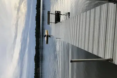 Image de Lac cristallin avec une plage privée et une vue magnifique