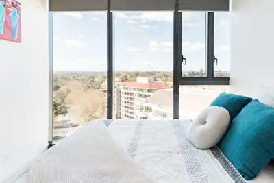 Image de Vues de la ville et de la rivière débridées