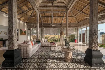 Image de 3 Bdr Mgl avec piscine privée