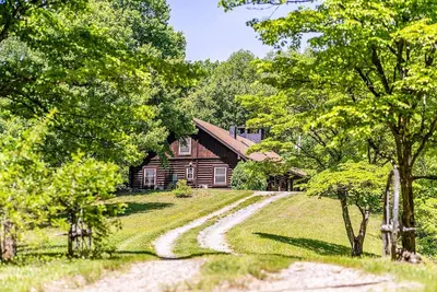 Image de Paisible, grand, Smokey Mountain View Log Home