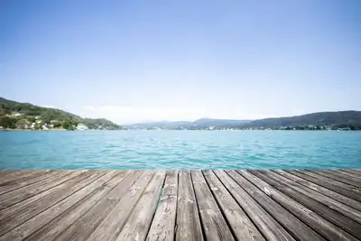 Image de Villa am Wörthersee avec ponton privé