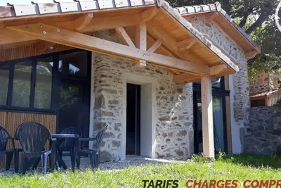 Charmant Gîte en Pierre avec Terrasse et Confort Moderne dans le Parc du Pilat