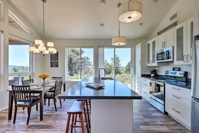 Image de Cabane en pin somptueux avec terrasse enveloppante + vues sur la montagne