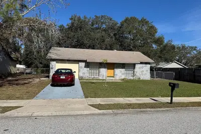 Image de Maison confortable avec cour clôturée près des plages