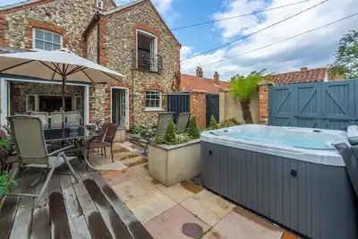 Image de Une maison géorgienne classée au grade Ii, parfaitement présentée, dans un endroit superbe.