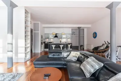 Image de Spacieux appartement décloisonné de 2 chambres, emplacement idéal près du centre-ville de Glasgow