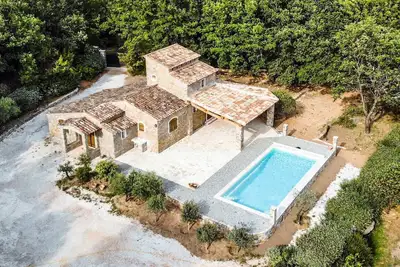 Image de Maison provençale de charme dans le Var, idéale pour les familles