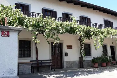 Image de La maison a trois chambres à coucher, parfait pour les familles et les amis