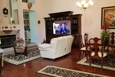 Image de Super Condo entièrement meublé dans une région viticole prestigieuse - Location (min. 30 jours)